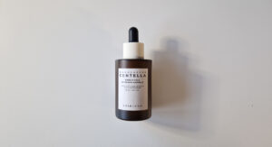 Mehr über den Artikel erfahren SKIN1004 Madagascar Centella Probio-Cica Intensive Ampoule – kann leider nicht mithalten 😢