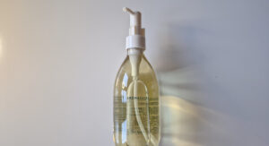 Mehr über den Artikel erfahren AROMATICA Natural Coconut Cleansing Oil – perfekt für trockene Haut! 💦