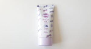 Mehr über den Artikel erfahren KOSÉ Suncut Tone Up UV Essence – Colour-Correcting-Sonnencreme für mehr Frische! 🌞